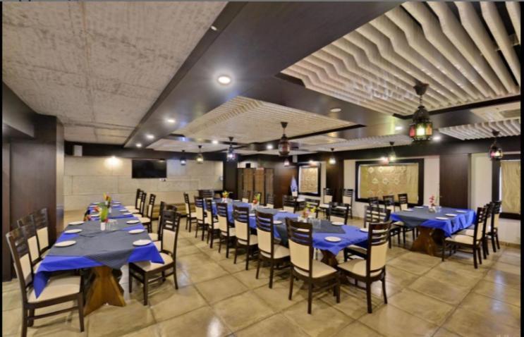 Hotel Puneet International Raipur  Ngoại thất bức ảnh